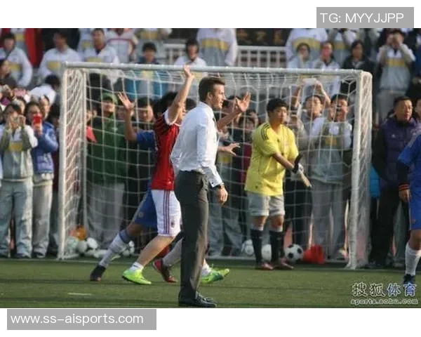 路威台州中国行化身明星教练大秀球技打爆中学生