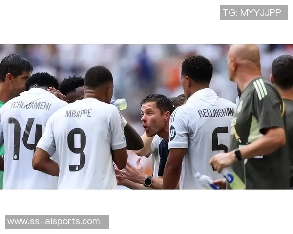 阿斯：赫伊森被红牌罚下后，阿隆索在场边大喊“不可思议”的瞬间背后的深度解读